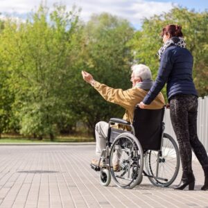Doença de Parkinson em idosos entenda como funciona o tratamento. 
