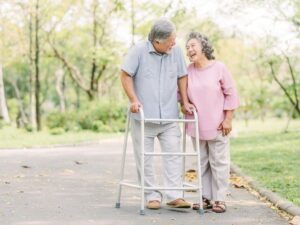 Veja como funciona o tratamento para doença de Parkinson em idosos. 